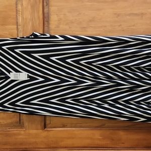 Woman's 3X black and white striped dress. Sleeveless top v neck.